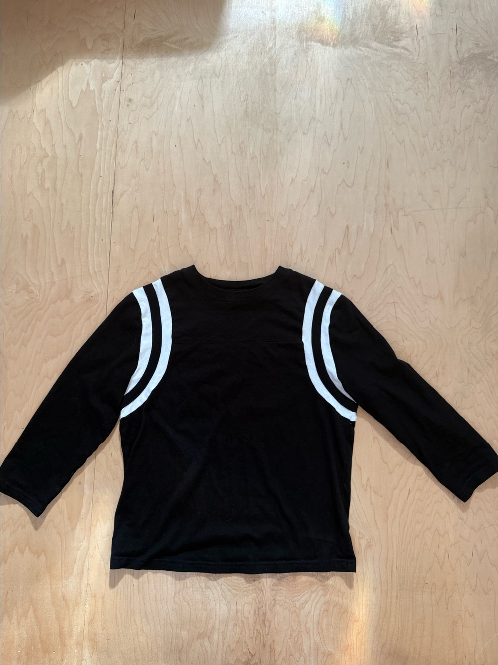 Aritzia 3/4 Sleeve Baseball Tee with White Double Shoulder Stripes